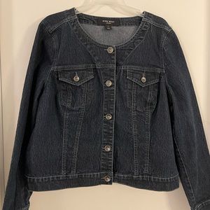 Nine West Jeans Jacket. Preowned in excellent condition. Missy XL, Average.